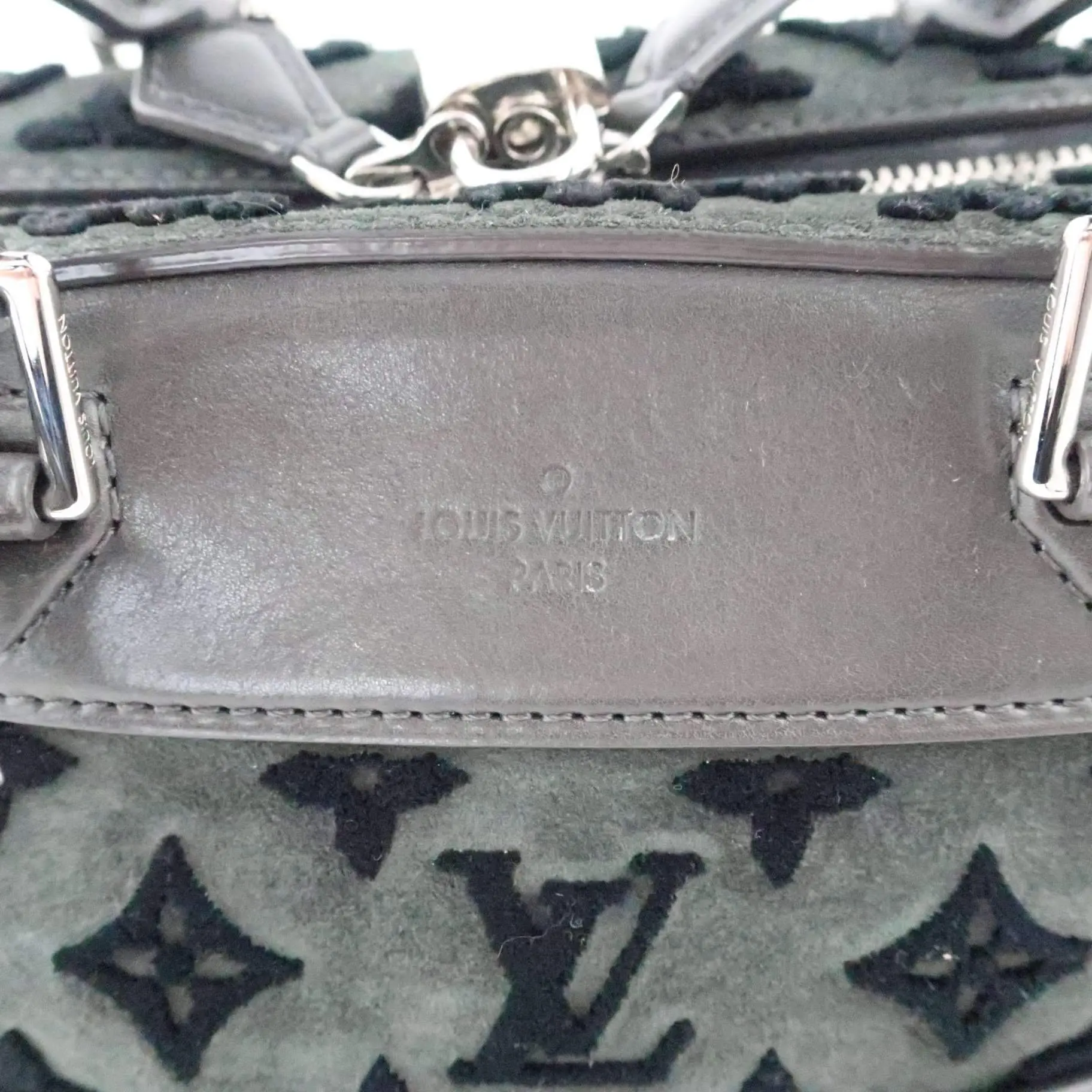 Louis Vuitton Limited Edition Gris Suede Monogram Tuffetage Deauville Cube Bag - Image 16