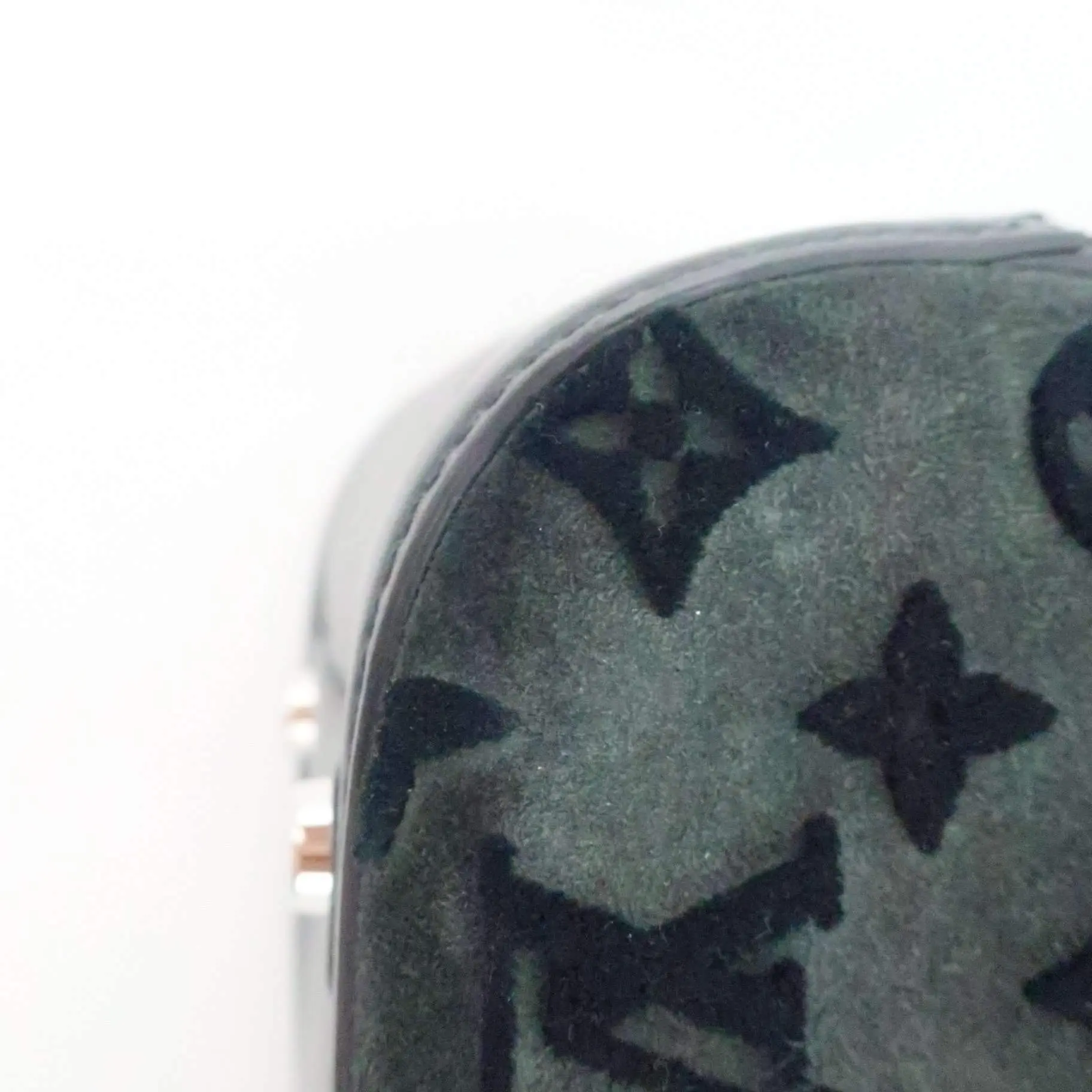Louis Vuitton Limited Edition Gris Suede Monogram Tuffetage Deauville Cube Bag - Image 30