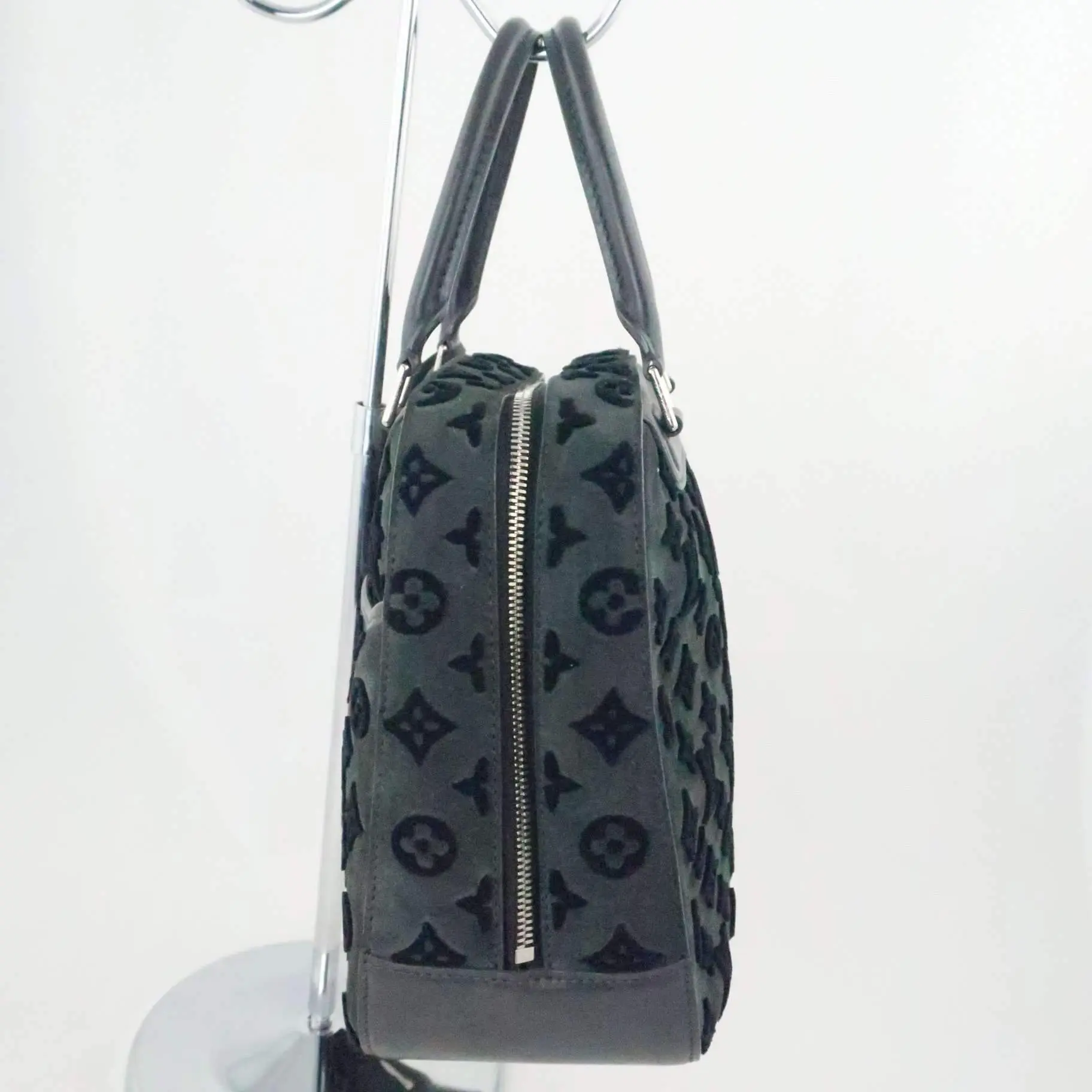 Louis Vuitton Limited Edition Gris Suede Monogram Tuffetage Deauville Cube Bag - Image 35