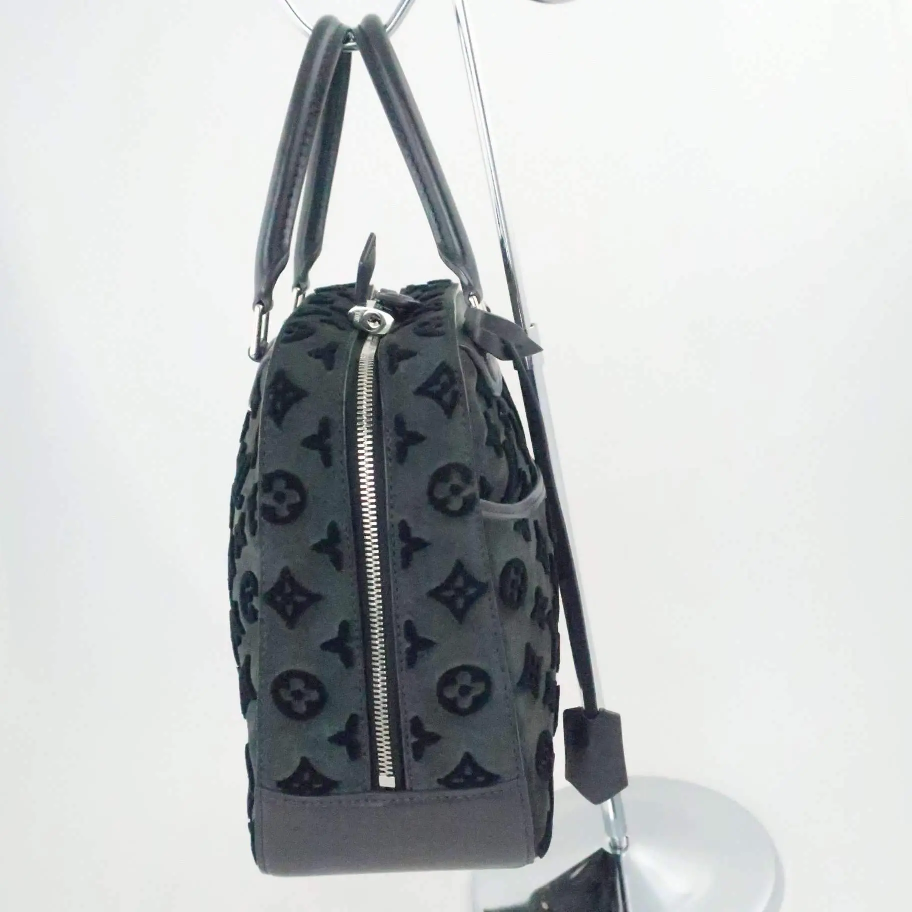 Louis Vuitton Limited Edition Gris Suede Monogram Tuffetage Deauville Cube Bag - Image 36