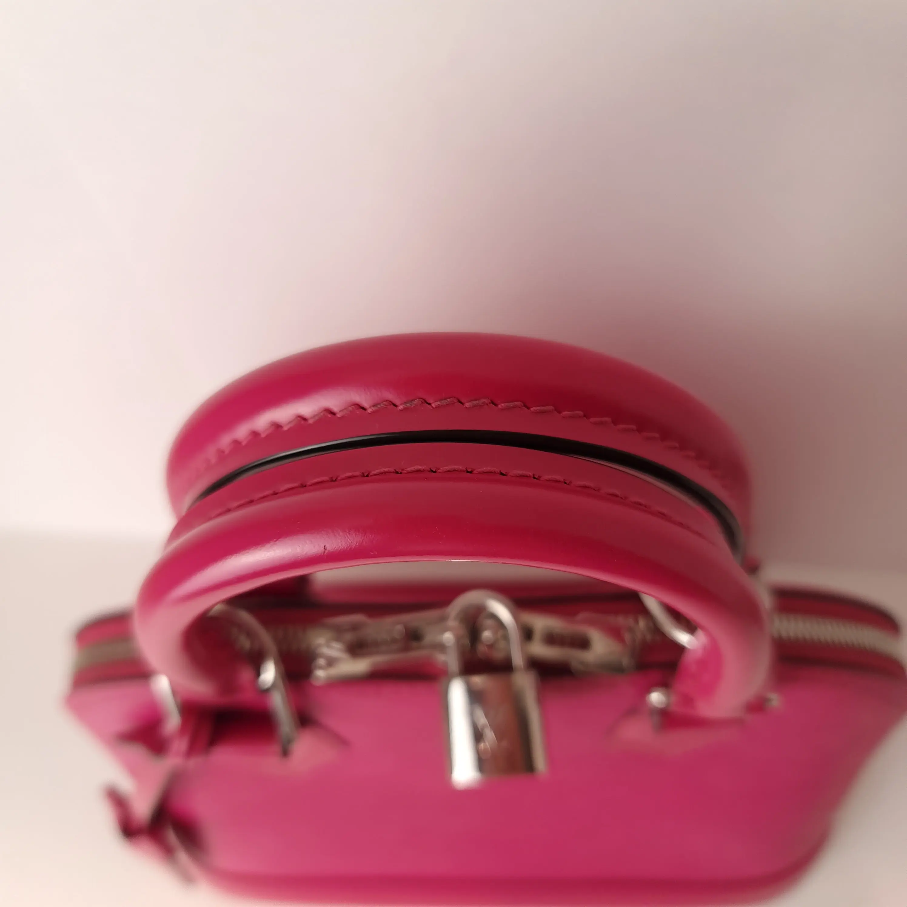 Louis Vuitton Raspberry Epi Alma BB Crossbody Bag - Image 7