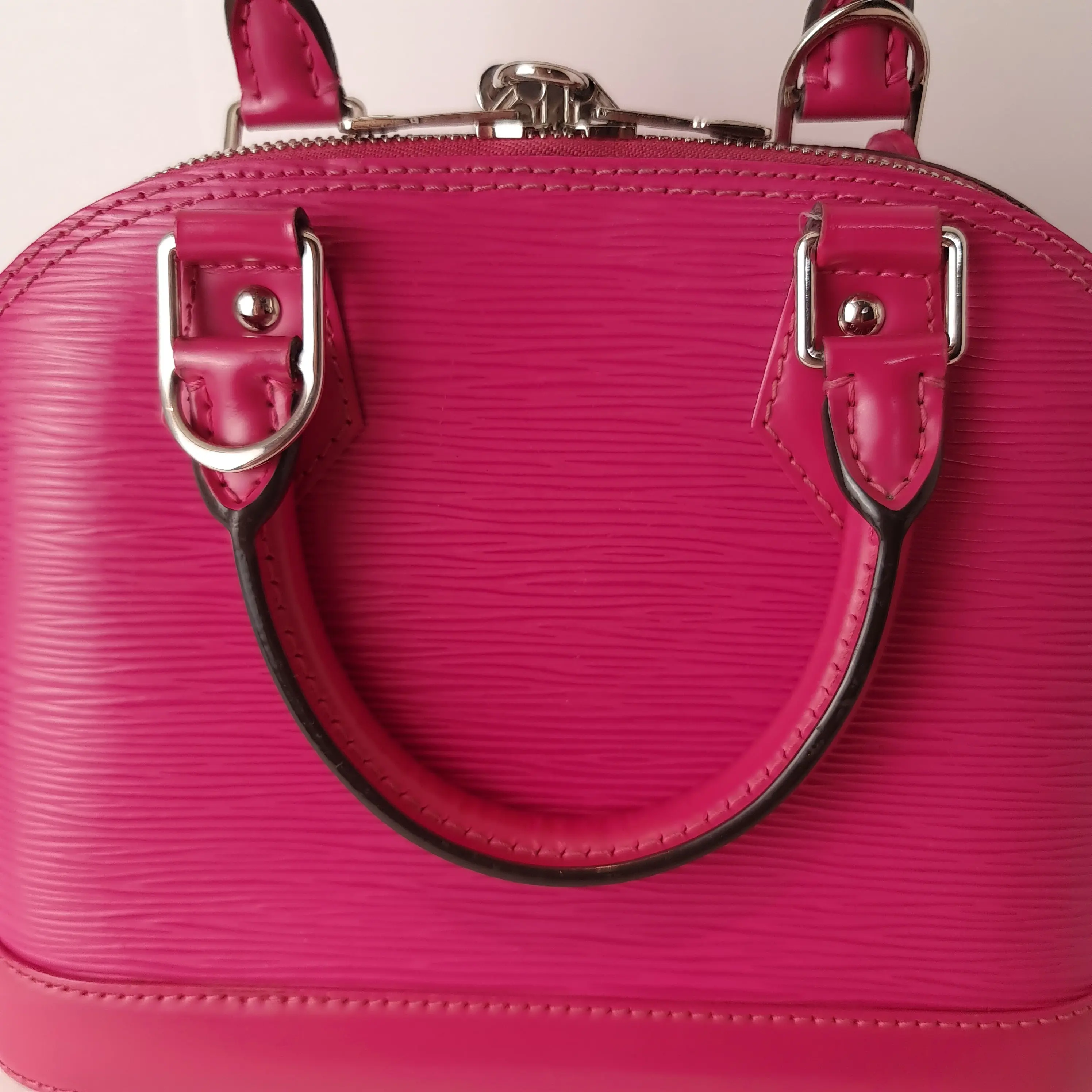 Louis Vuitton Raspberry Epi Alma BB Crossbody Bag - Image 9
