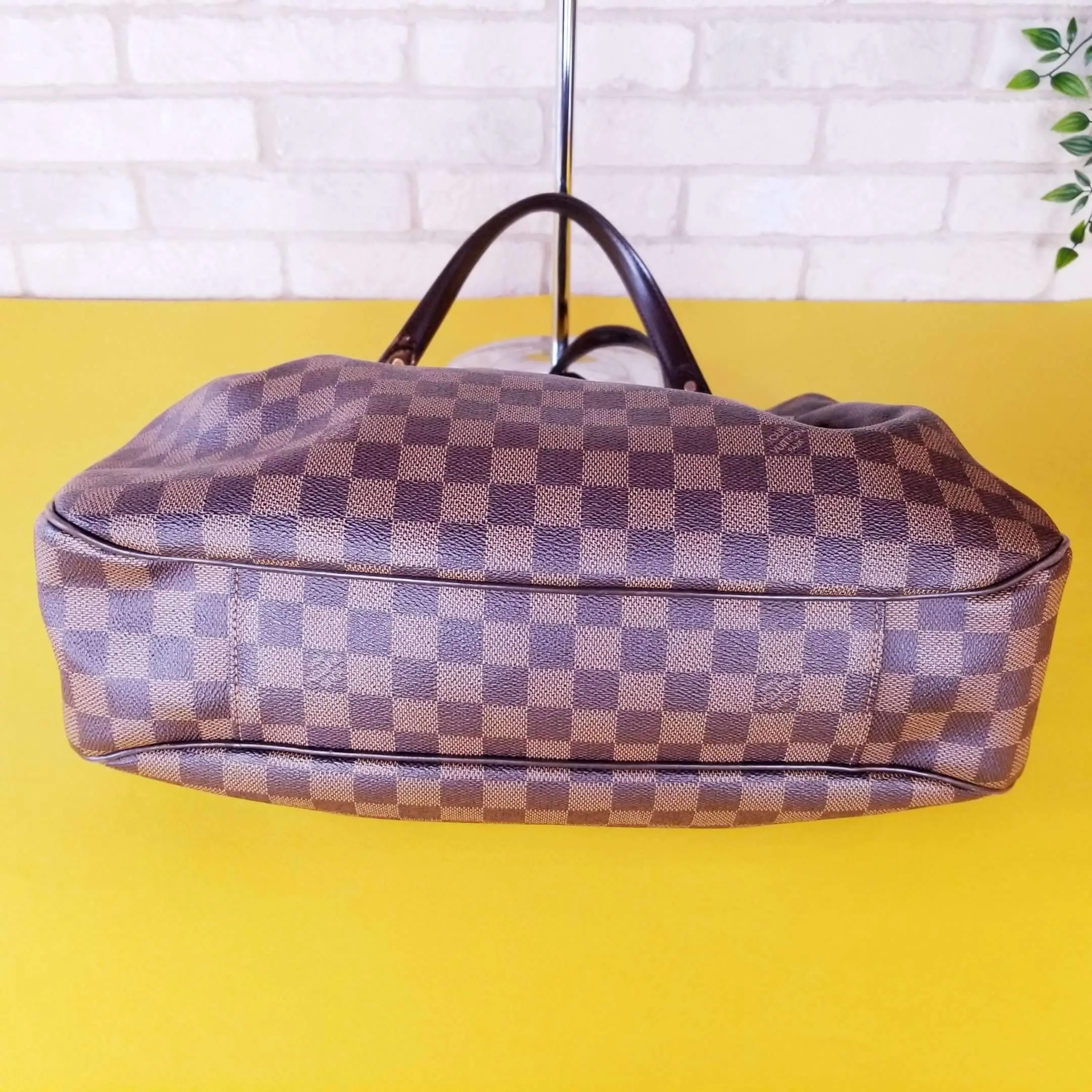 Louis Vuitton Evora MM Damier Ebene Bag - Image 4