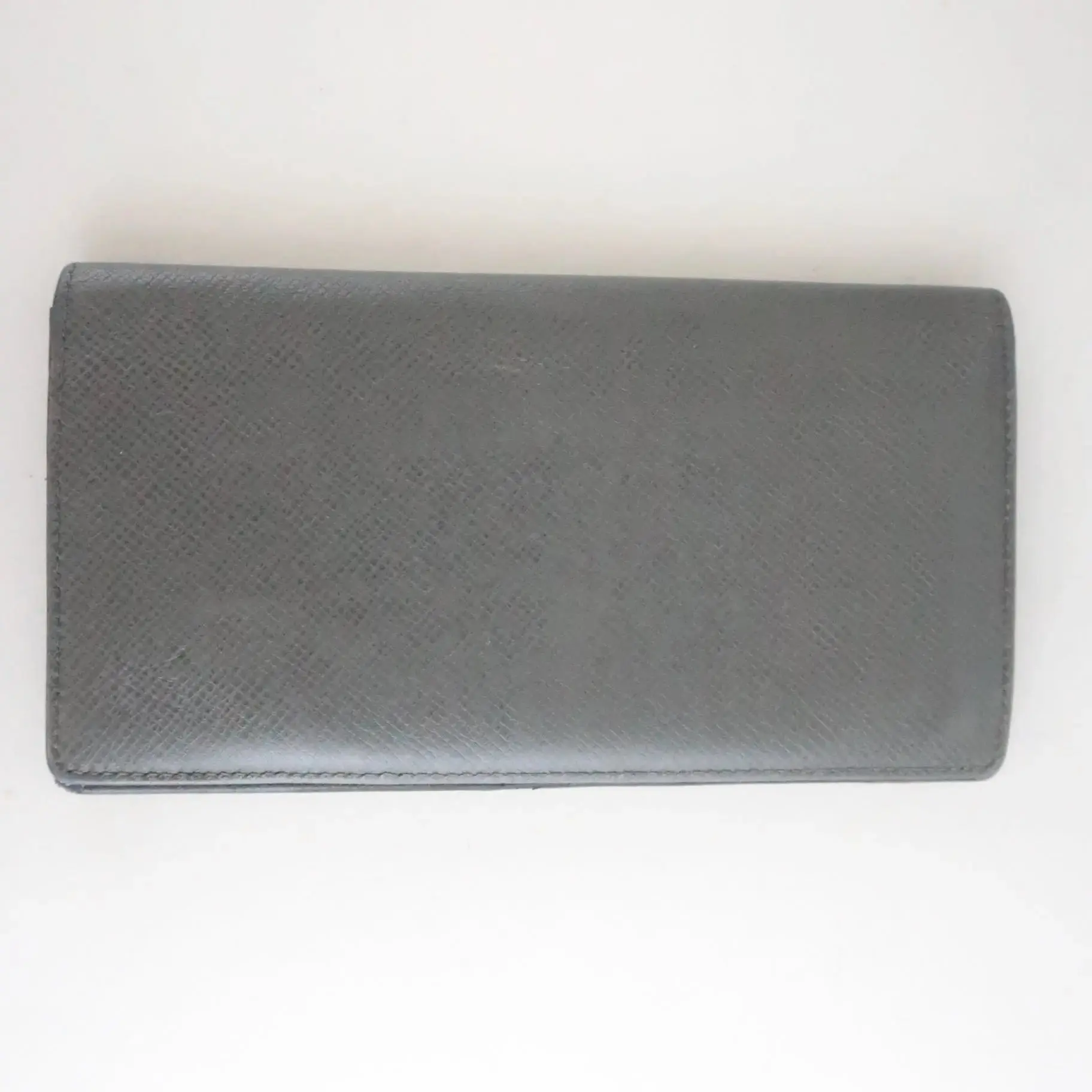 Louis Vuitton Grey Taiga Leather Bifold Long Wallet - Image 4