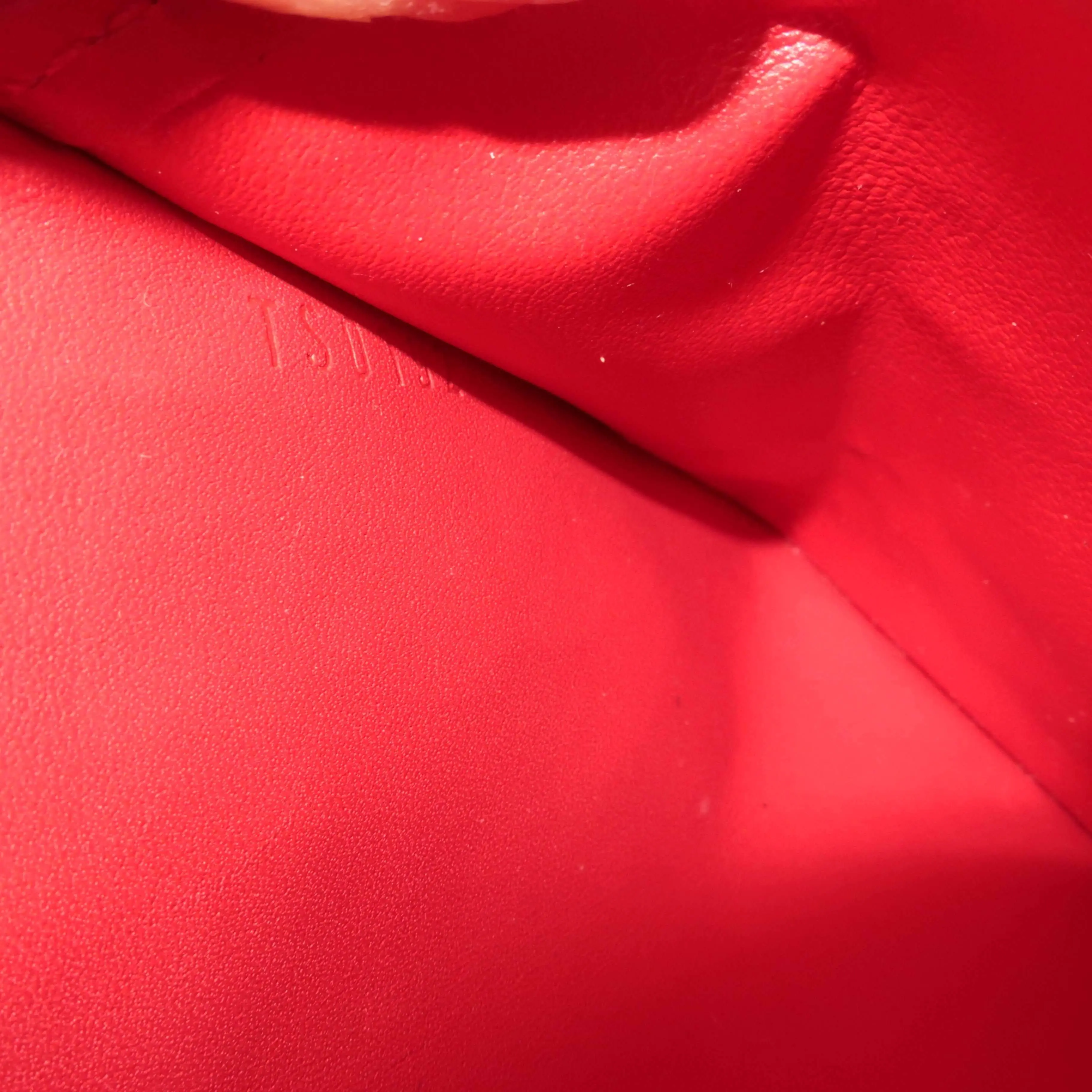 Louis Vuitton Rouge Grenadine Monogram Vernis International Wallet - Image 15