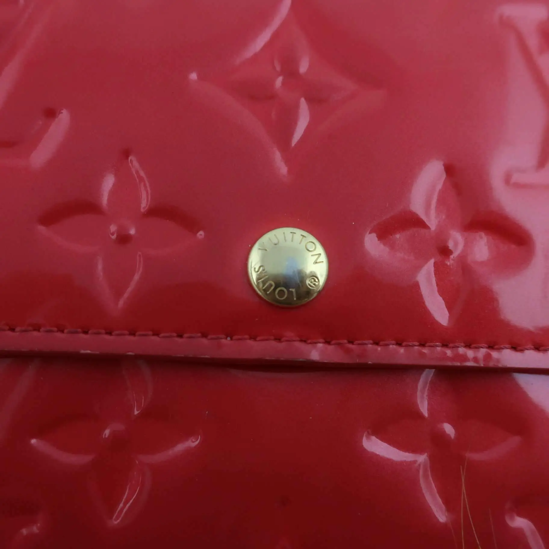 Louis Vuitton Rouge Grenadine Monogram Vernis International Wallet - Image 16
