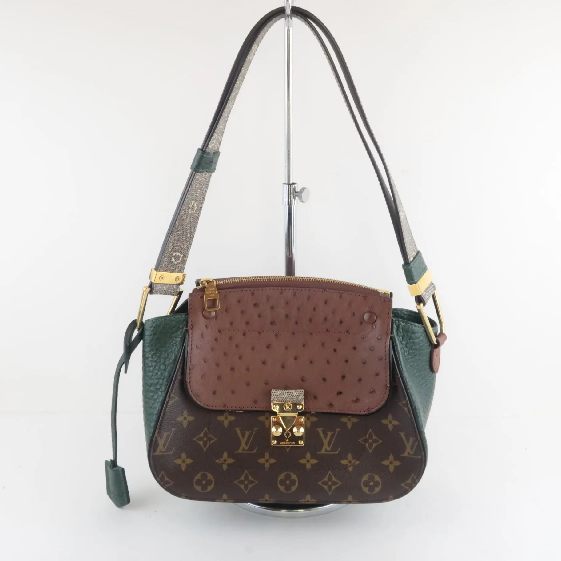 Louis Vuitton Limited Edition Exotics Ostrich Le Majestueux Shoulder Bag - Image 3