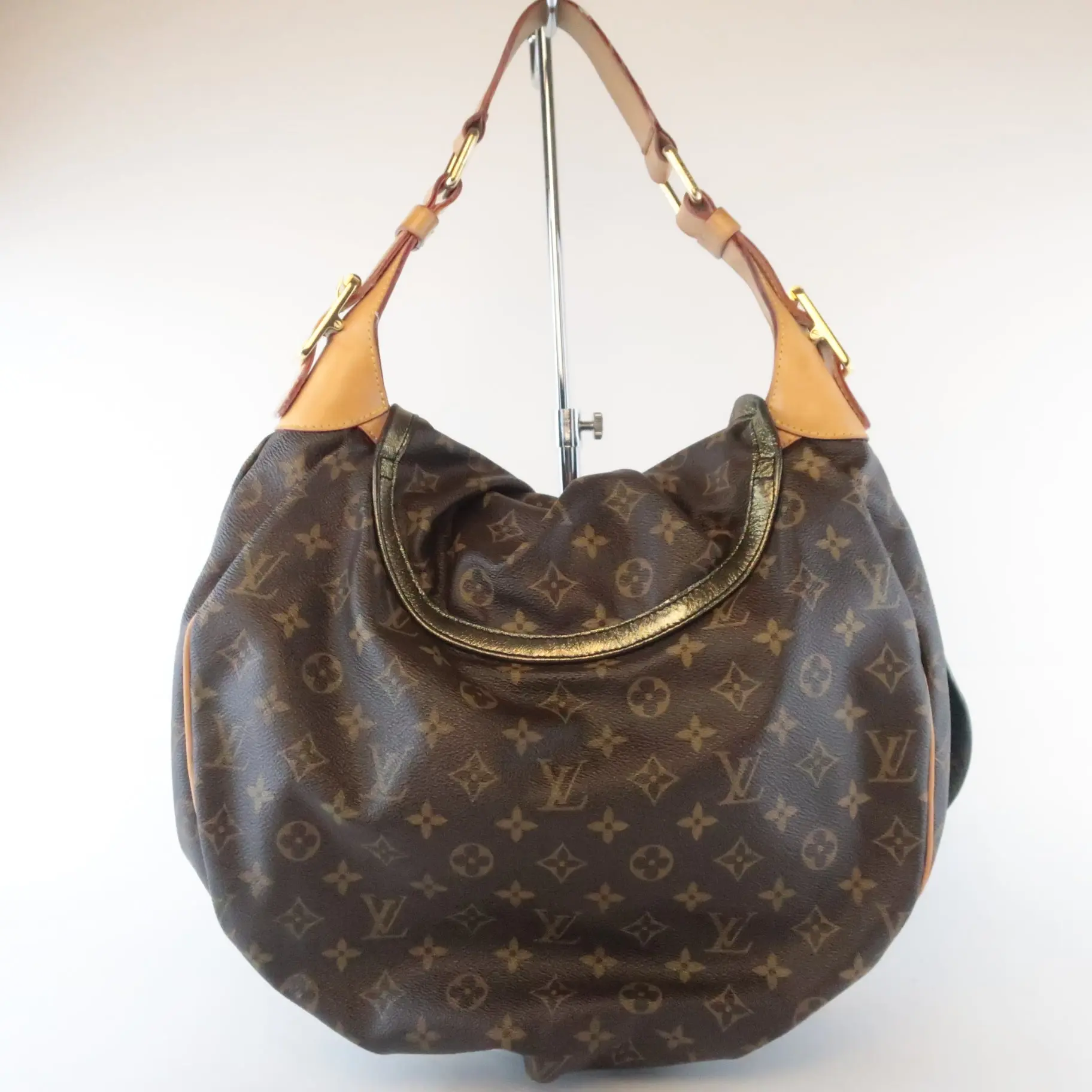Louis Vuitton Limited Edition Monogram Kalahari GM Bag - Image 4