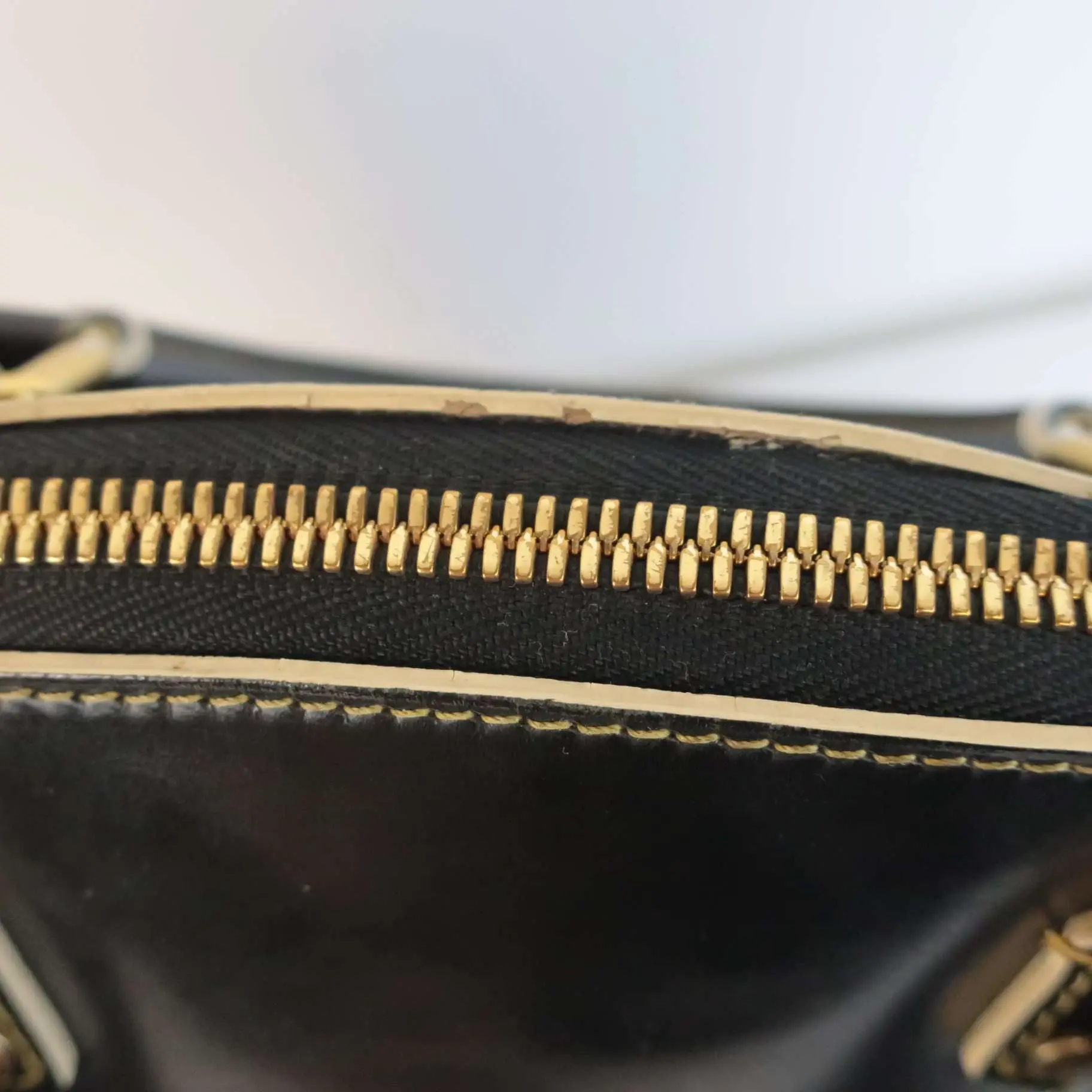 Louis Vuitton Lockit MM Suhali Leather Handbag - Image 7