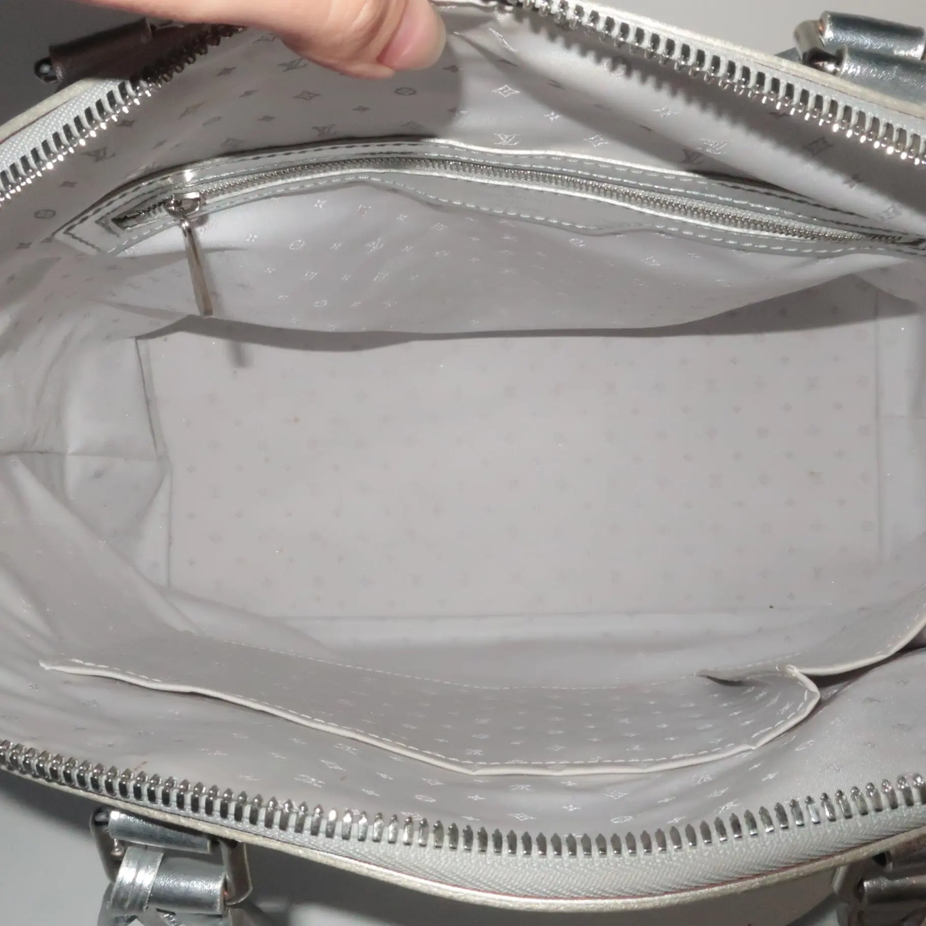 Louis Vuitton Lockit MM Silver - Image 9