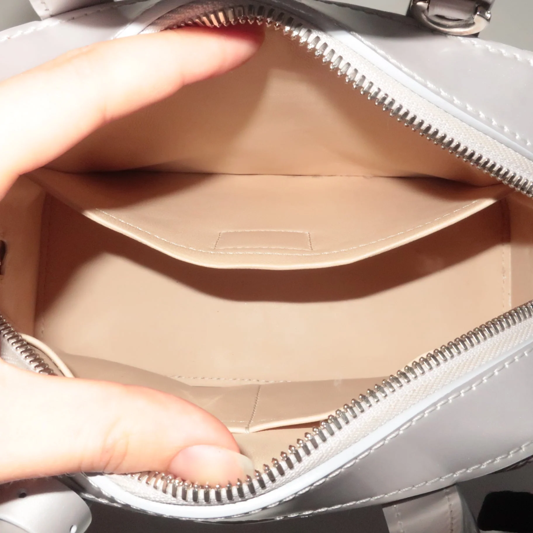 Louis Vuitton Malletage Dora Silver Crossbody bag - Image 10