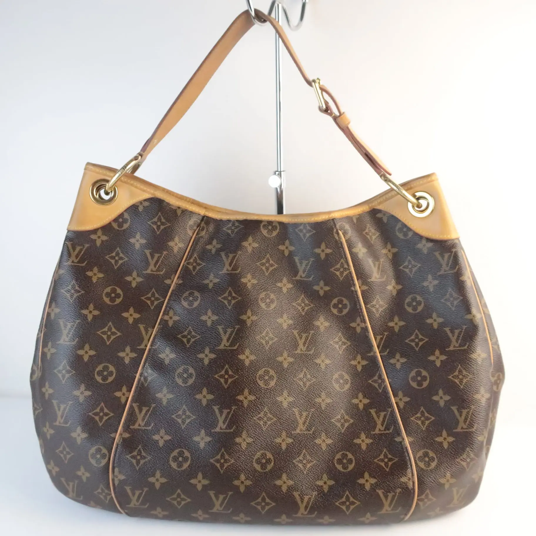 Louis Vuitton Monogram Canvas Galliera GM Bag - Image 3