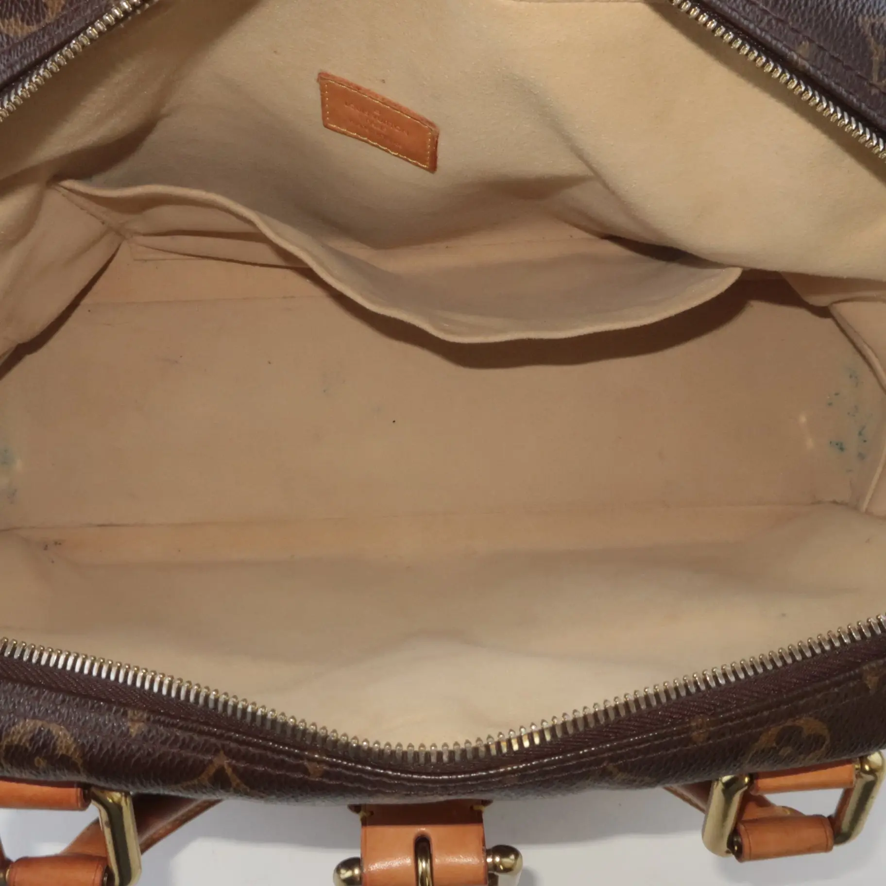 Louis Vuitton Monogram Canvas Manhattan GM Bag - Image 9