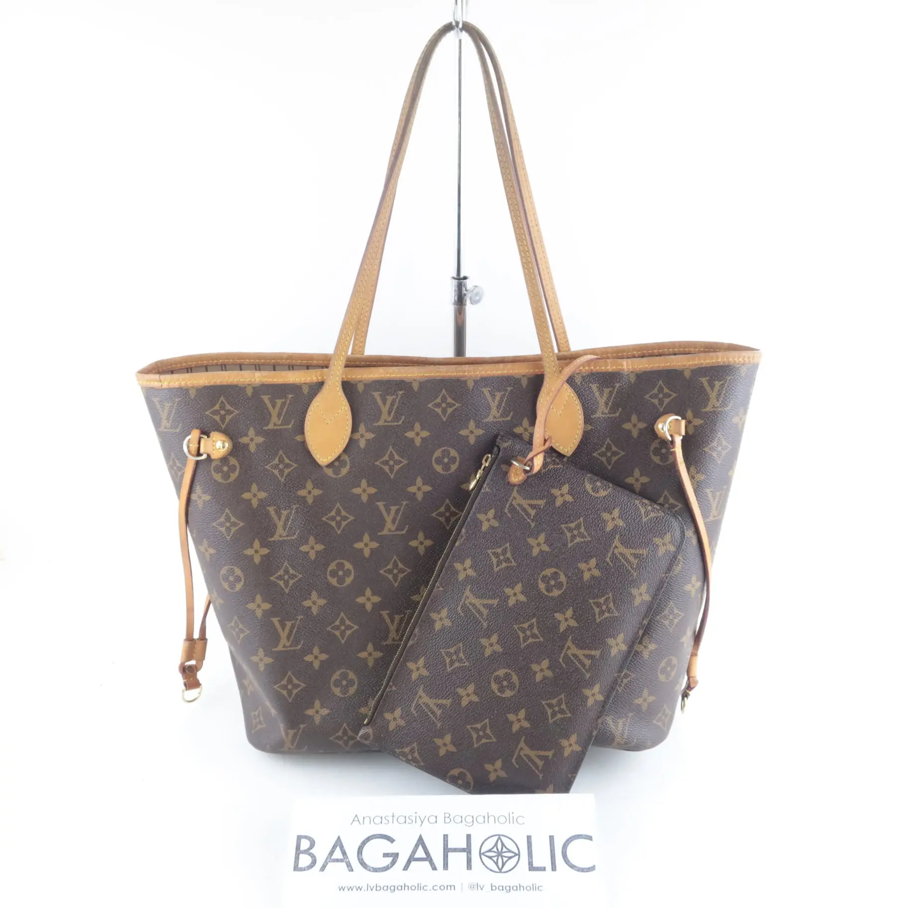 Louis Vuitton Monogram Canvas Neverfull MM Bag With Pouch - Image 2