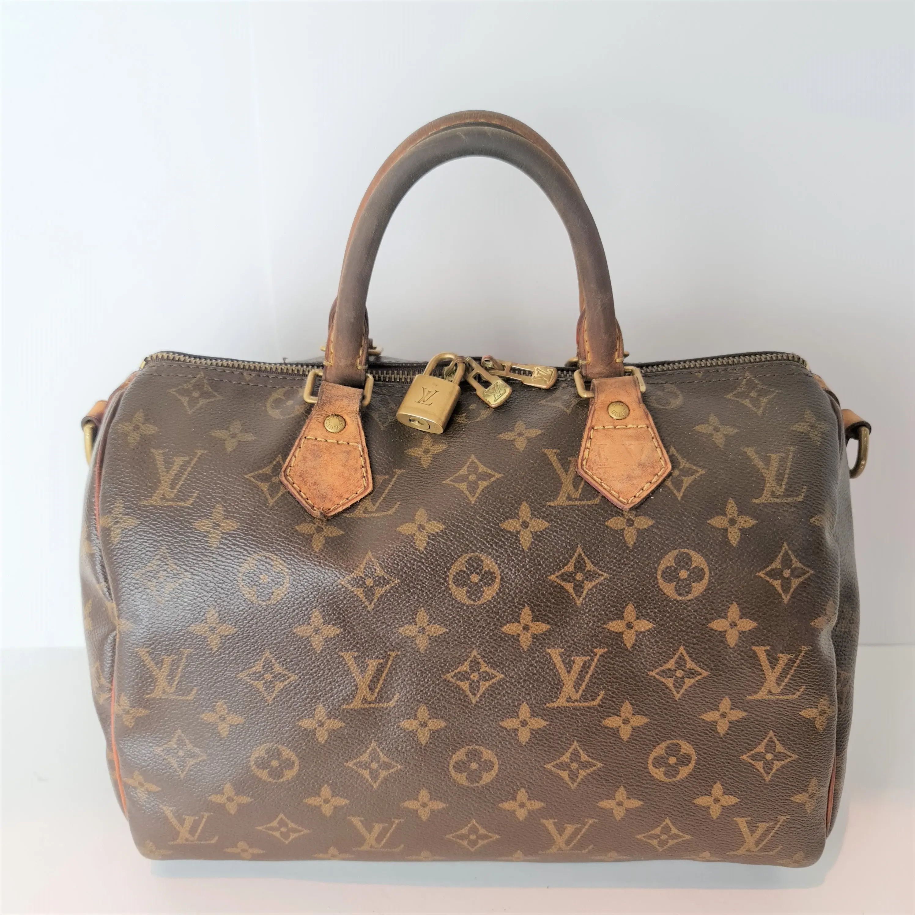 Louis Vuitton Monogram Canvas Speedy 30 Bandouliere Bag (with faded initials) (784) - Image 4