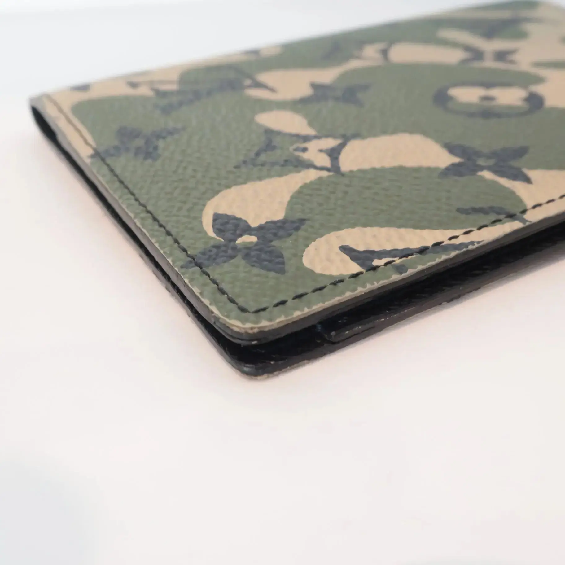 Louis Vuitton Monogramouflage Passport Cover (773) - Image 4