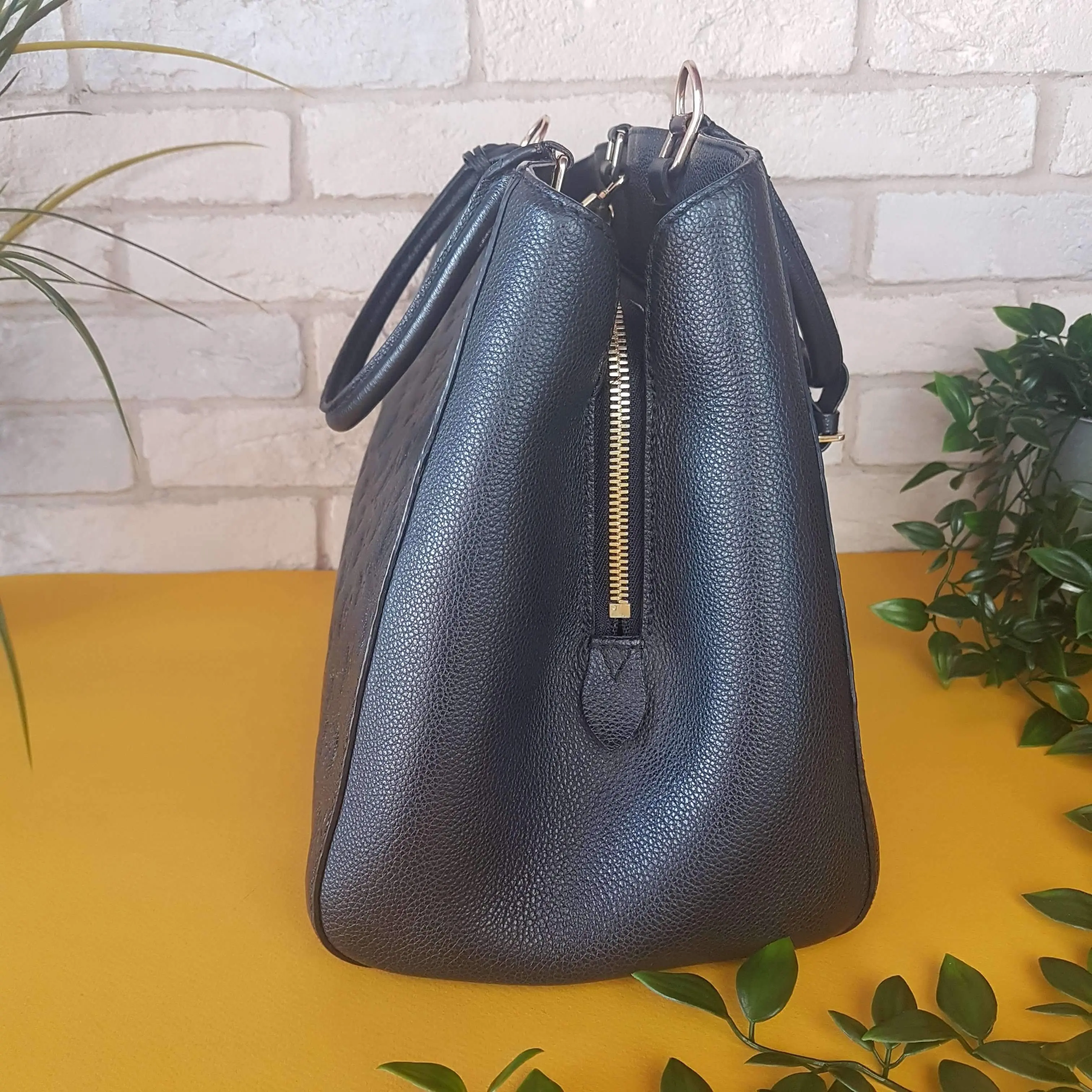 Louis Vuitton Montaigne GM Noir Empreinte Leather Bag - Image 40