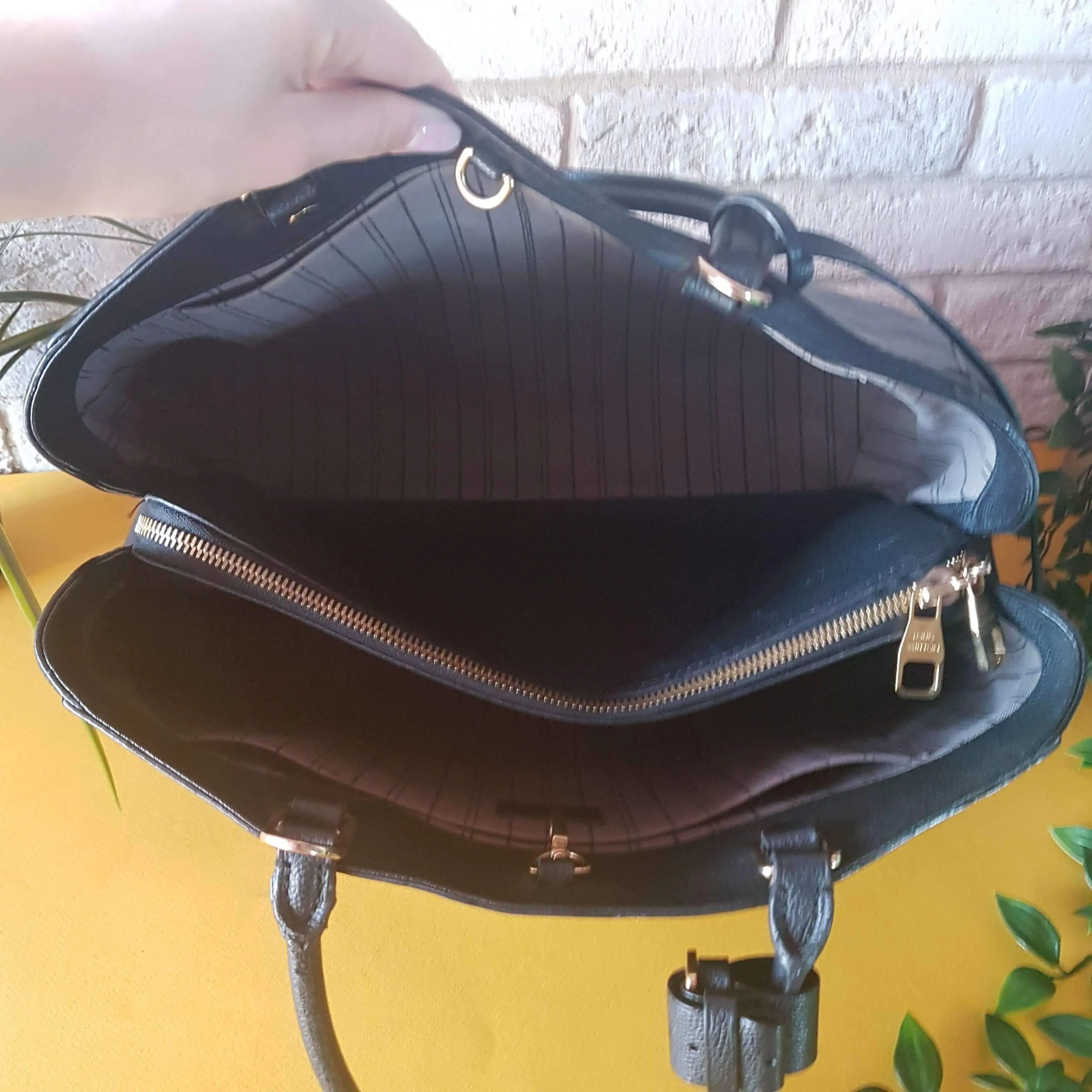 Louis Vuitton Montaigne GM Noir Empreinte Leather Bag - Image 42