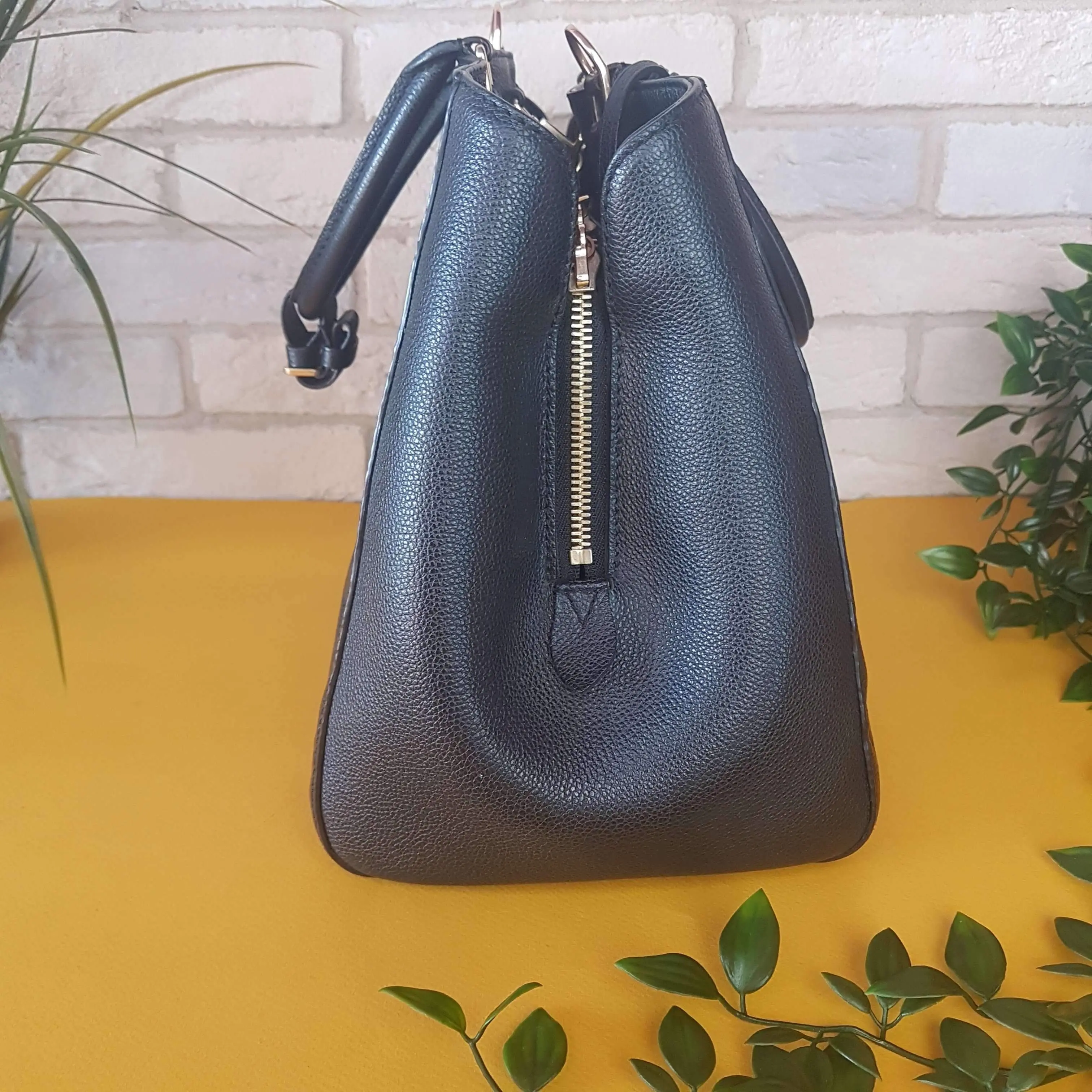 Louis Vuitton Montaigne GM Noir Empreinte Leather Bag - Image 5