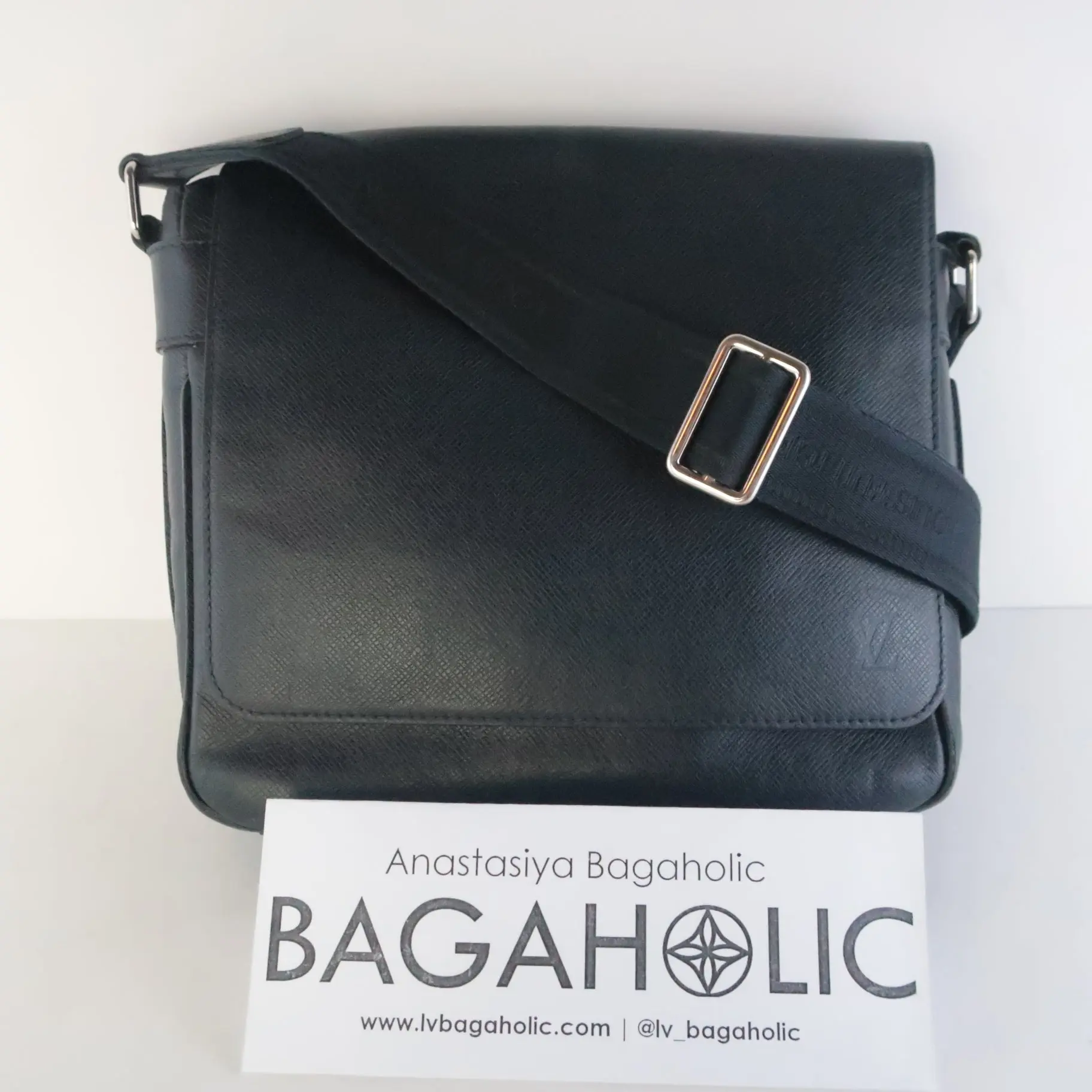 Louis Vuitton Navy Blue Taiga Roman PM Messenger Crossbody Bag (566) - Image 11