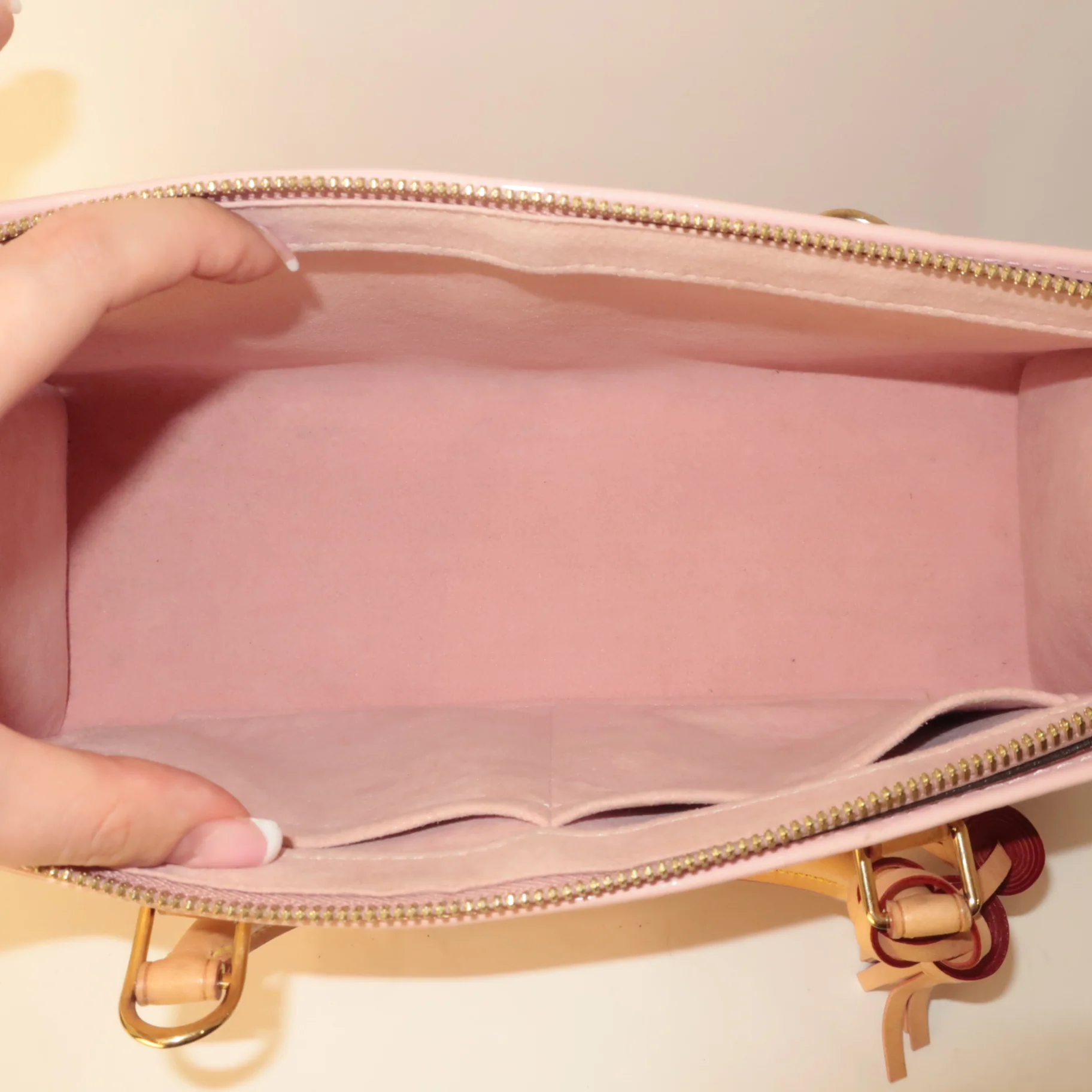 Louis Vuitton Neo Triangle Rose Ballerine Bag - Image 7