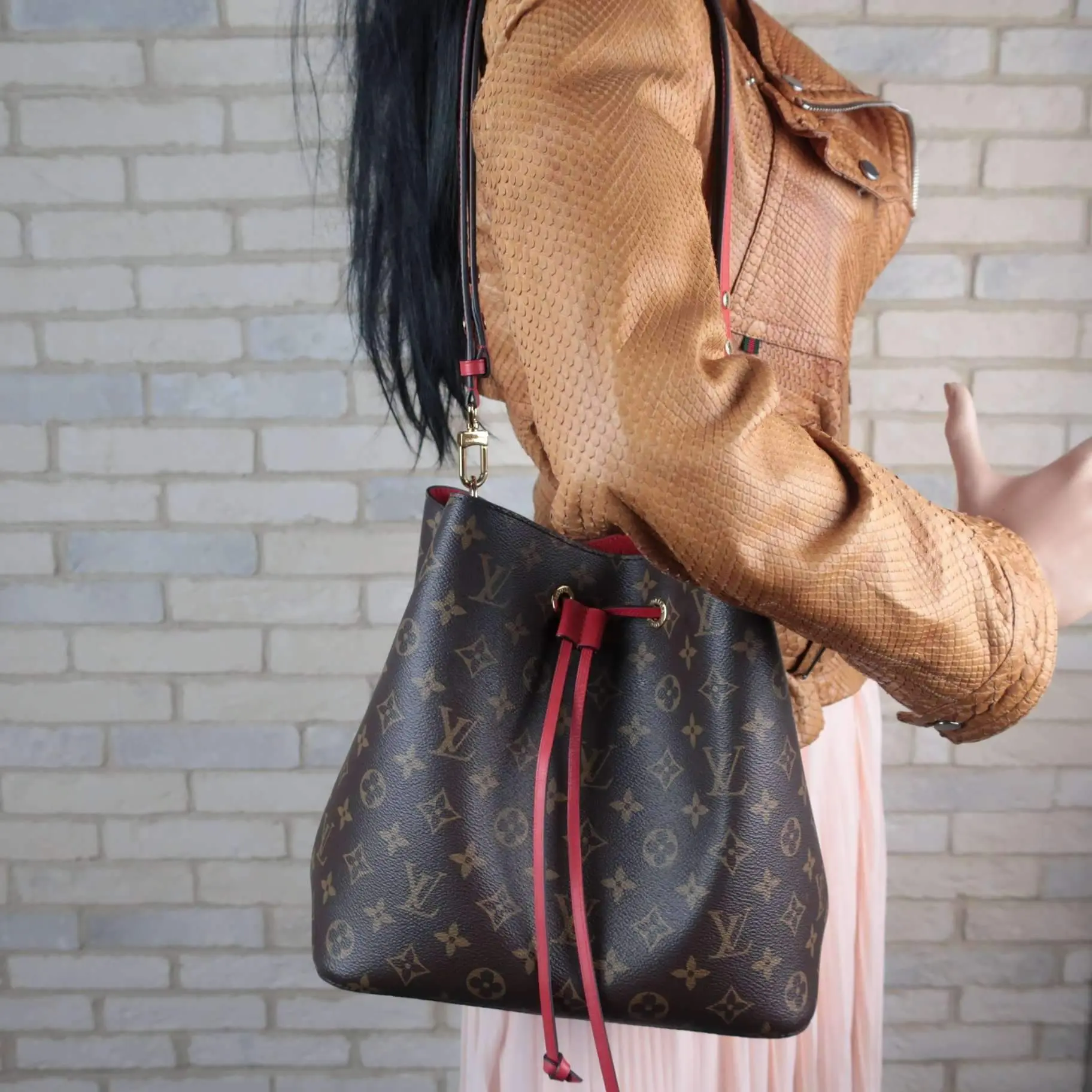 Louis Vuitton NeoNoe NM Shoulder Red Bag - Image 2