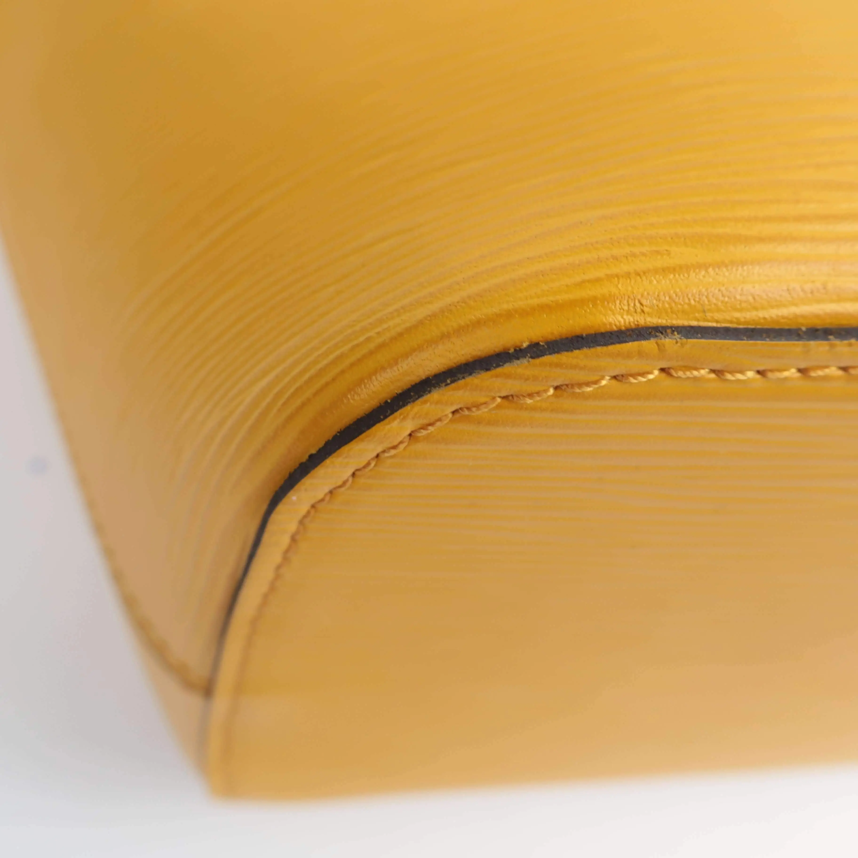 Louis Vuitton Neverfull MM Epi Yellow with pouch - Image 10