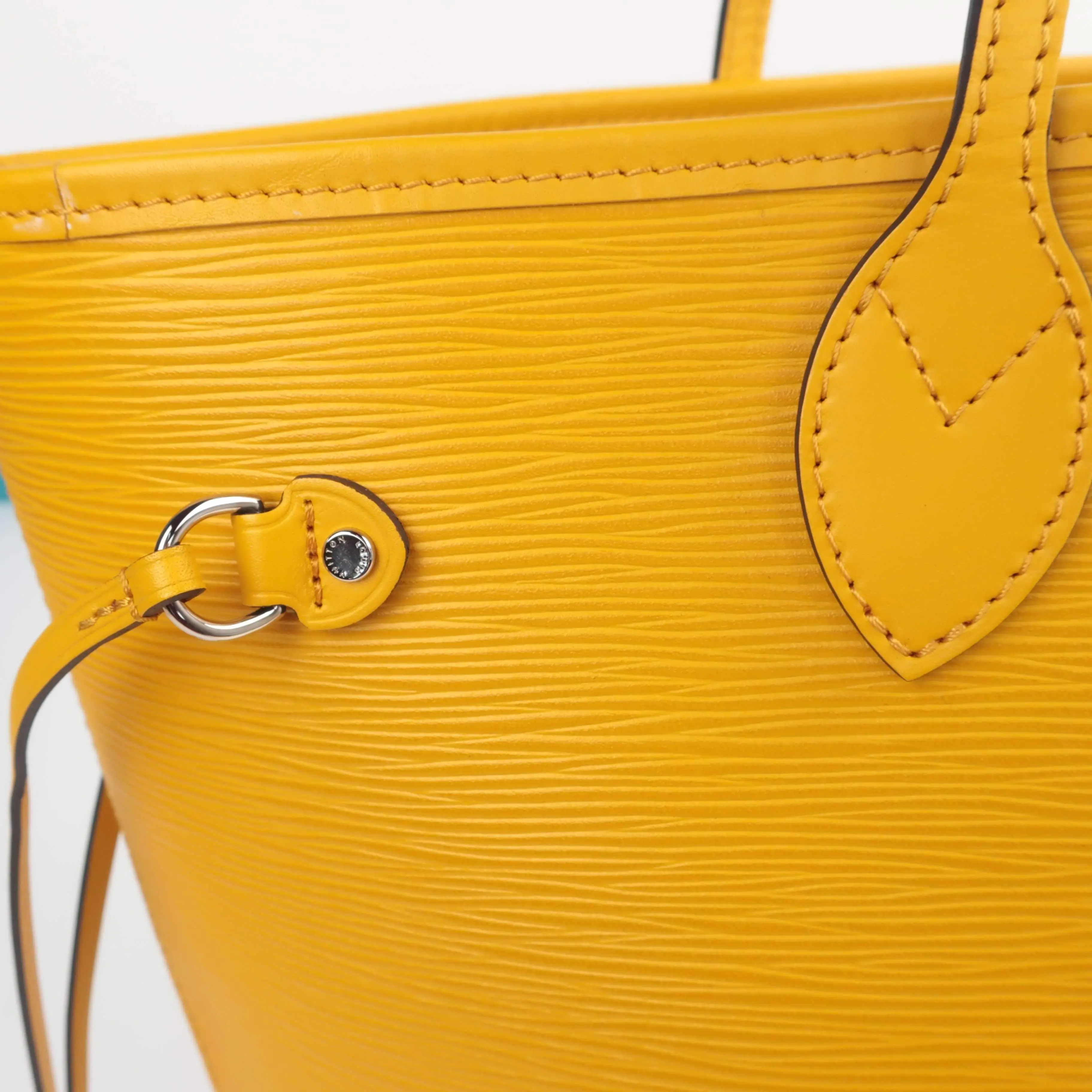 Louis Vuitton Neverfull MM Epi Yellow with pouch - Image 17