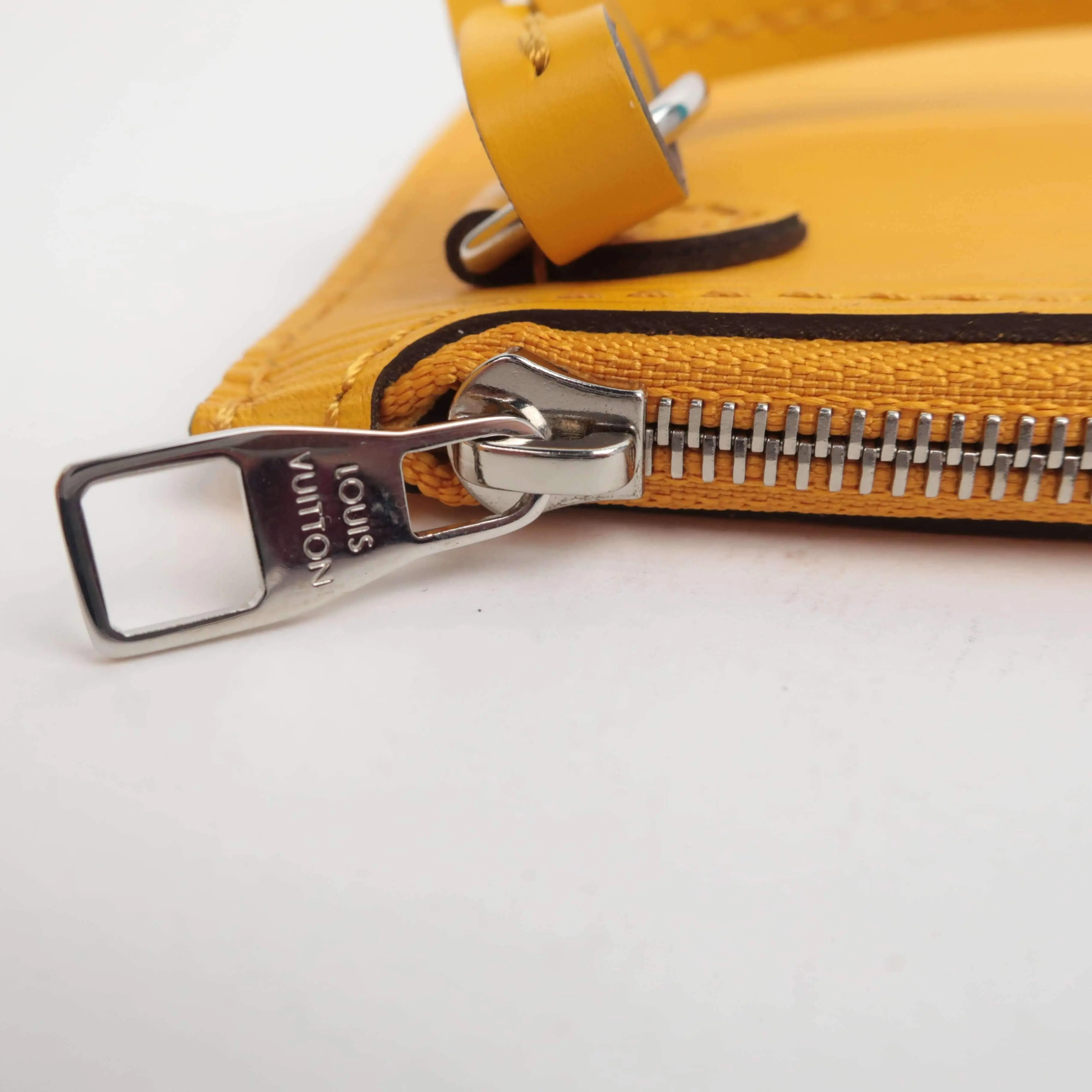 Louis Vuitton Neverfull MM Epi Yellow with pouch - Image 37