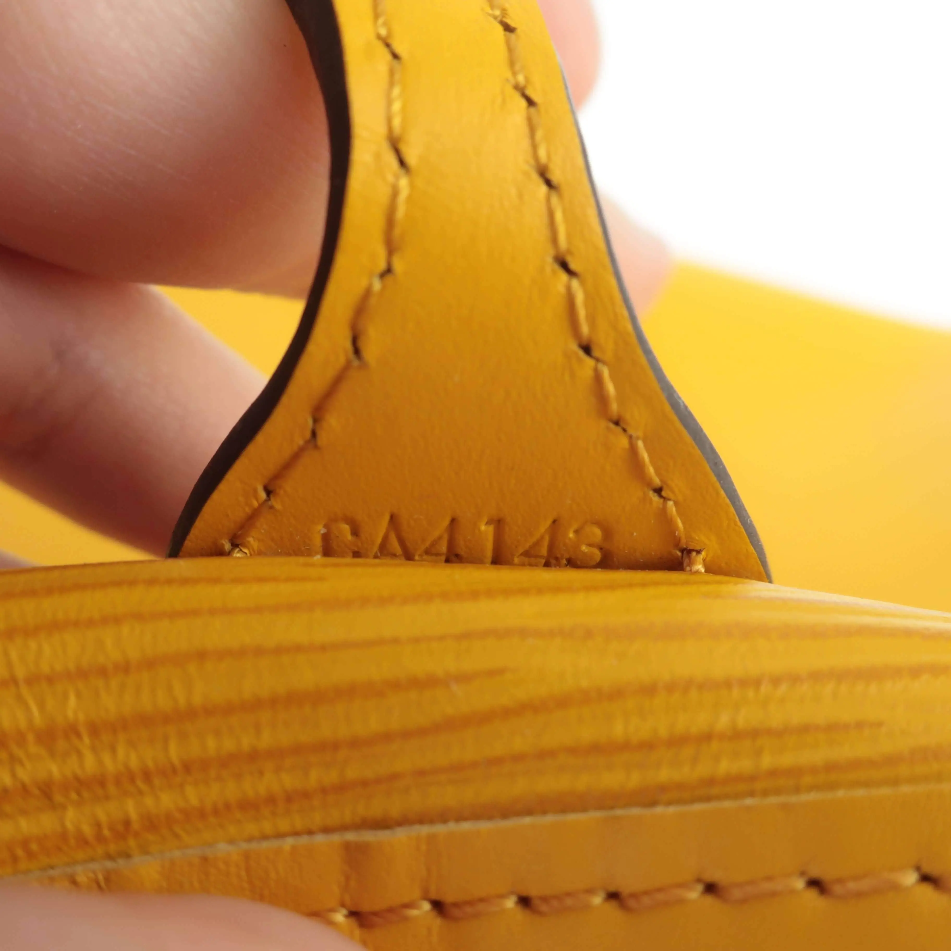 Louis Vuitton Neverfull MM Epi Yellow with pouch - Image 43