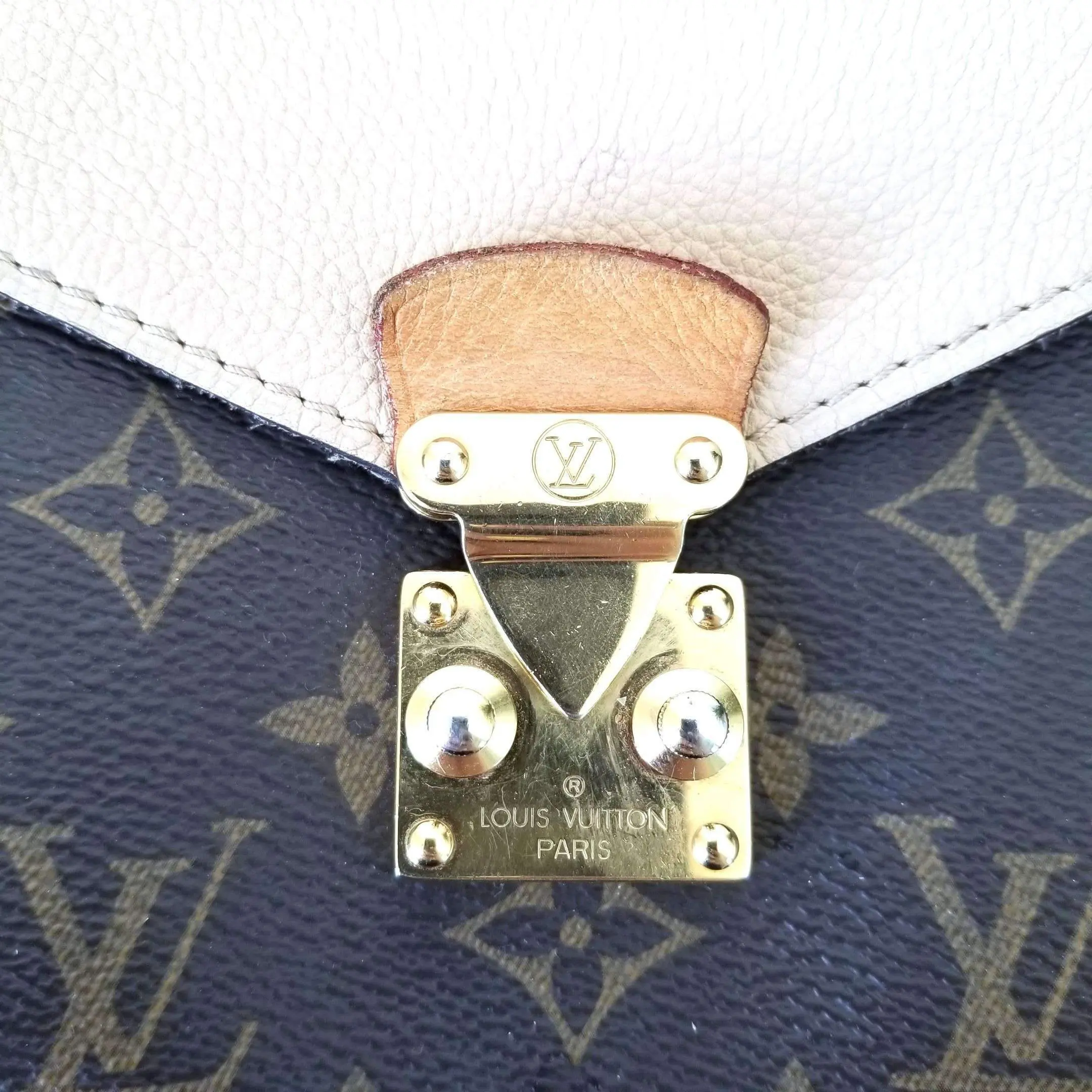 Louis Vuitton Pallas Chain Monogram Bag - Image 15