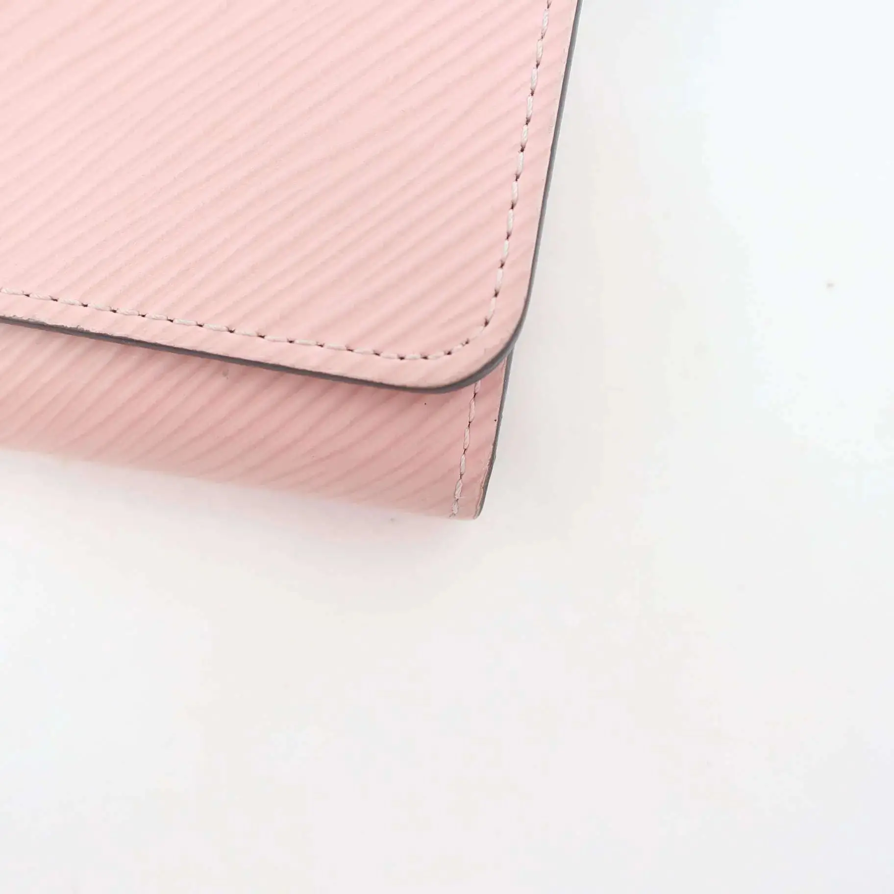 Louis Vuitton Pink Rose Ballerine Twist Epi Wallet - Image 8