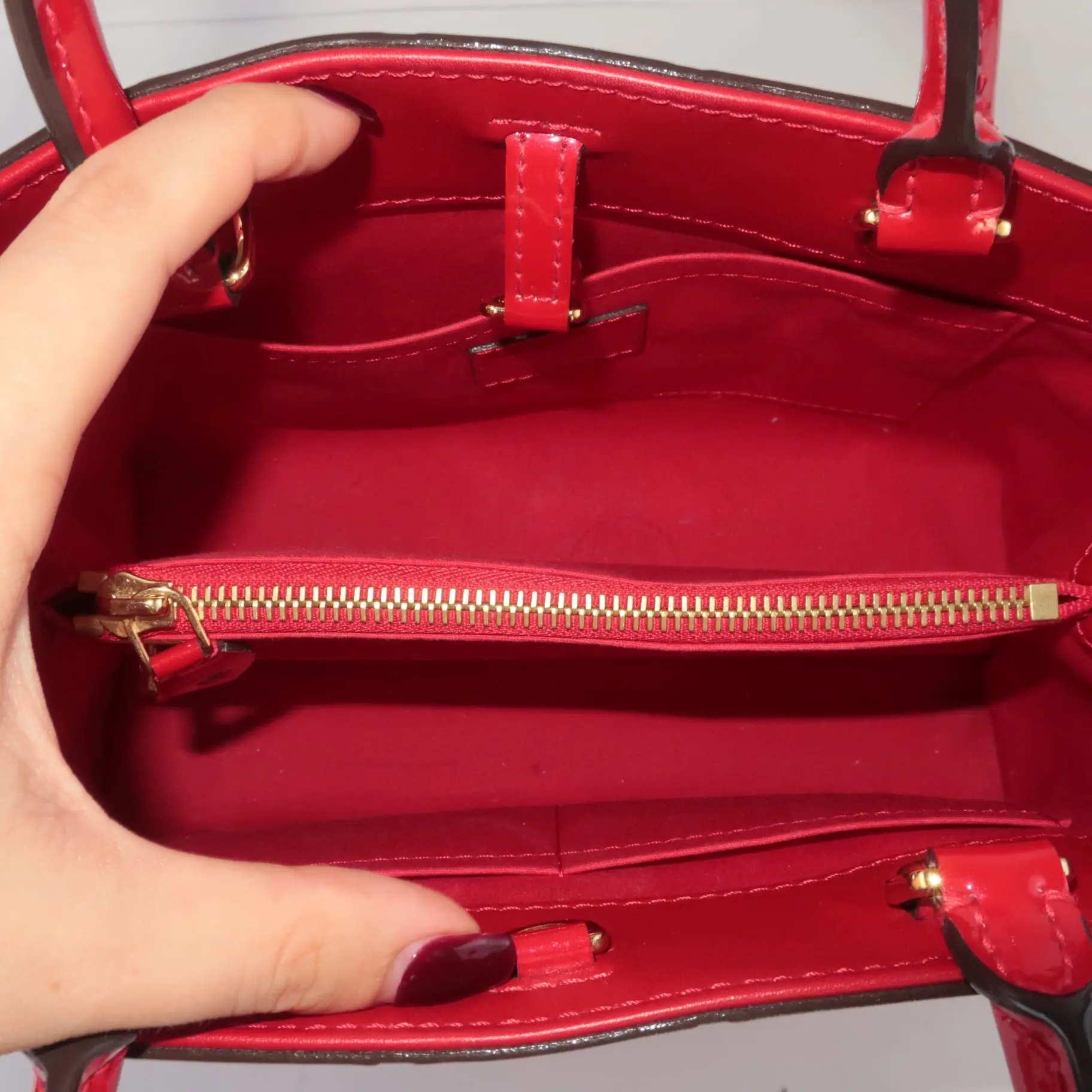 Louis Vuitton Pomme D'Amour Red Monogram Vernis Montaigne BB bag (725) - Image 9