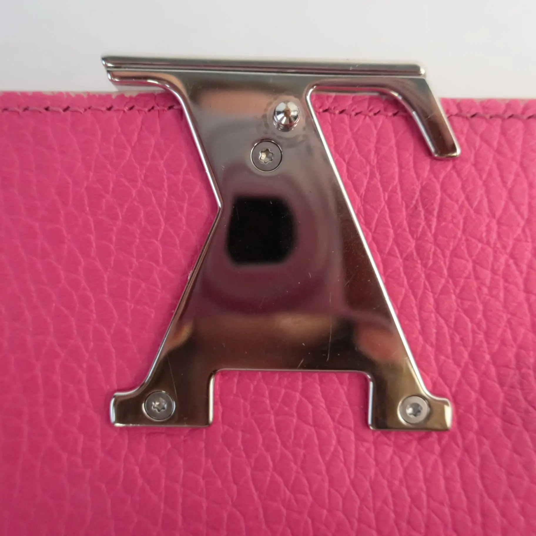 Louis Vuitton Taurillon Leather Capucines Wallet - Image 10