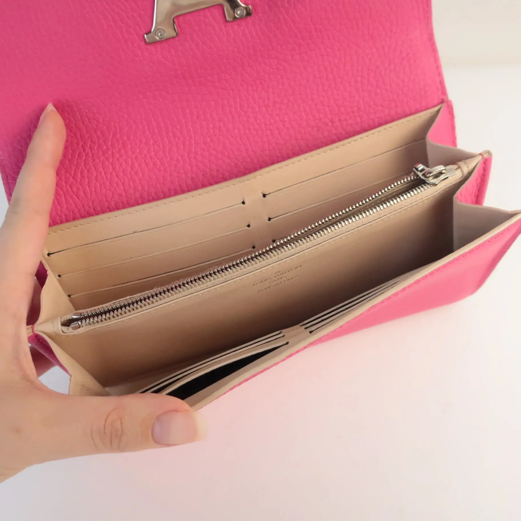 Louis Vuitton Taurillon Leather Capucines Wallet - Image 12